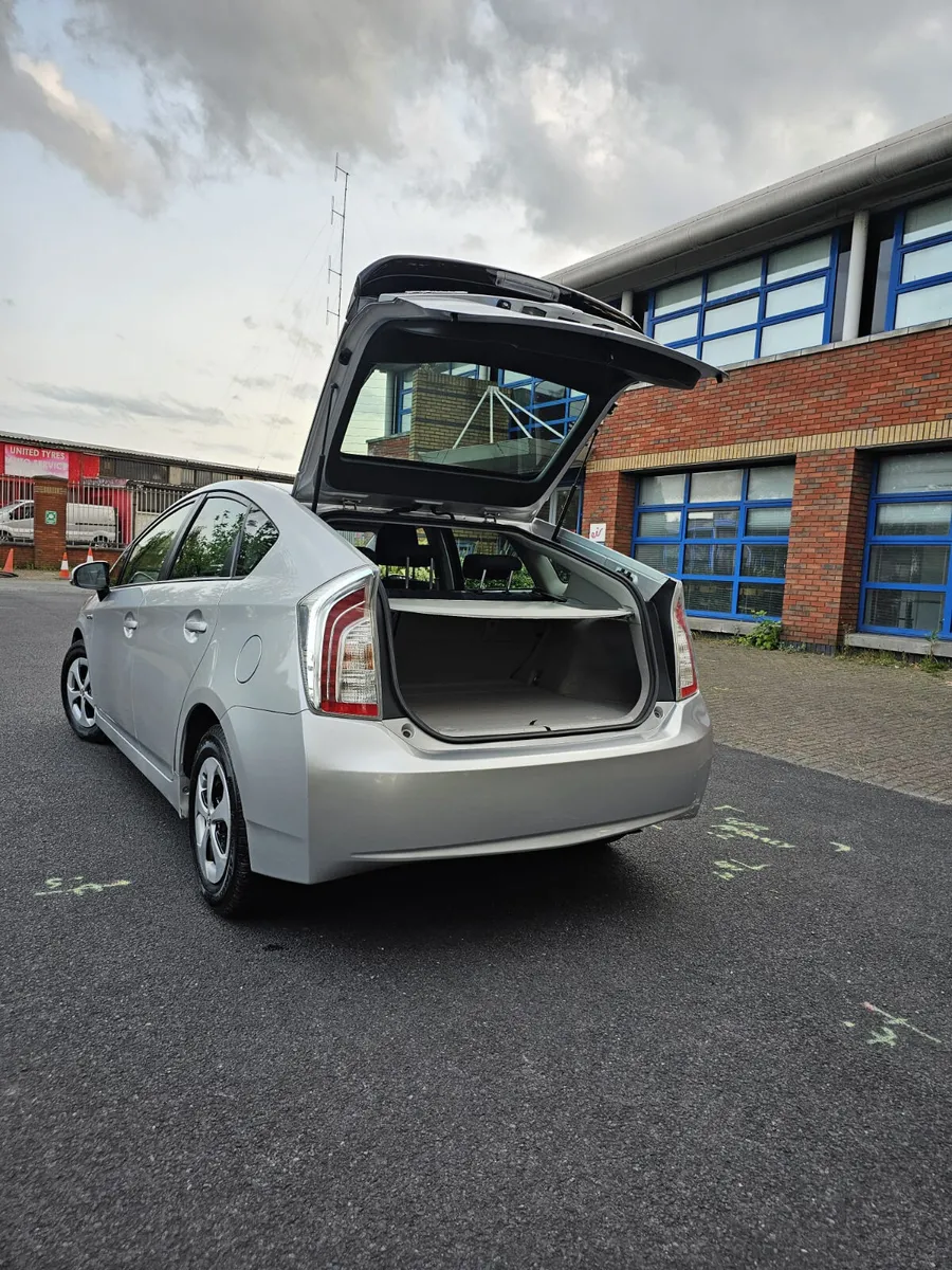 Toyota Prius Automatic Hybrid  2014 - Image 3
