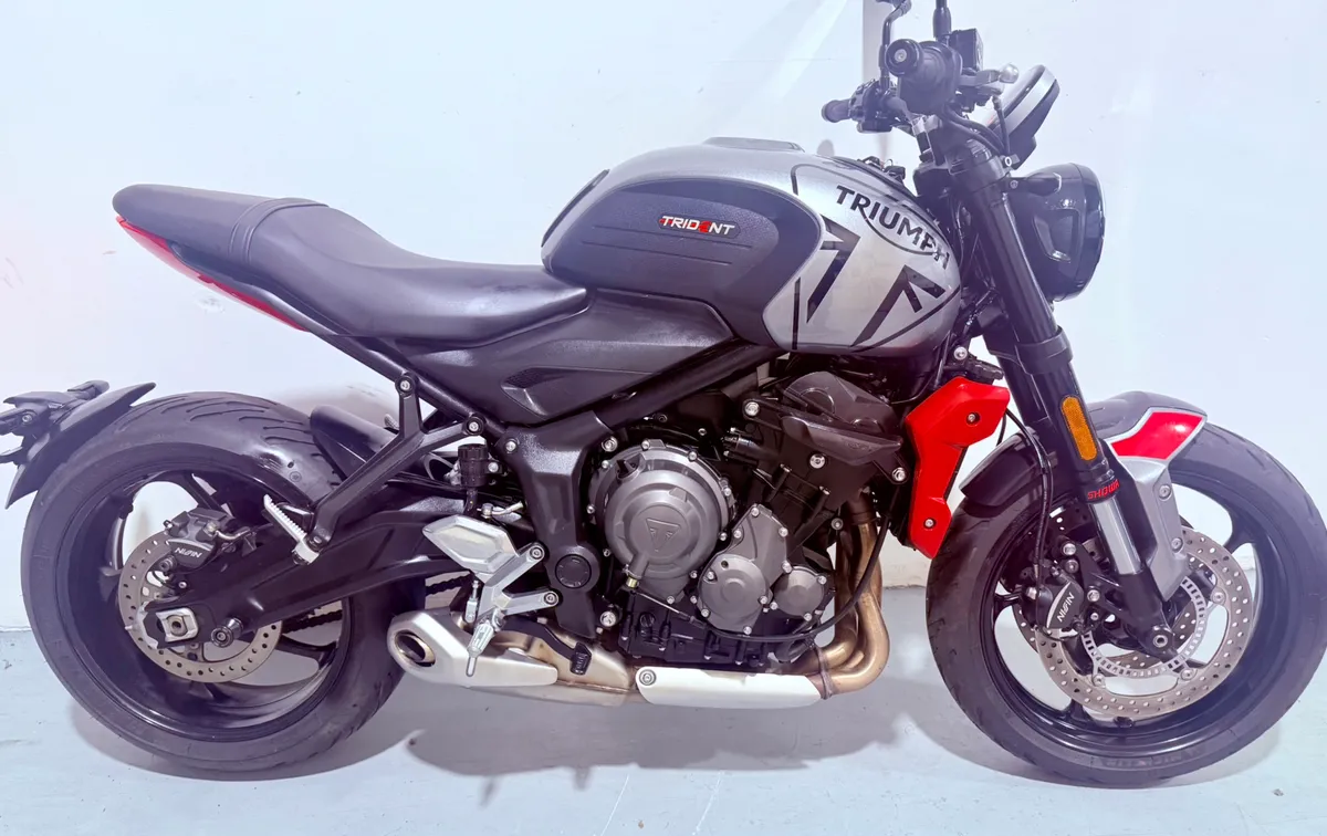 TRIUMPH TRIDENT - Image 1