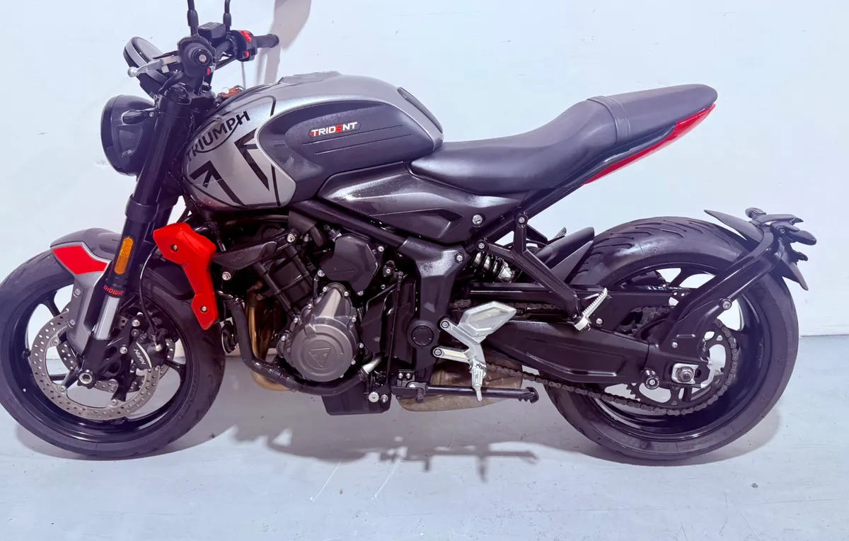 TRIUMPH TRIDENT - Image 2