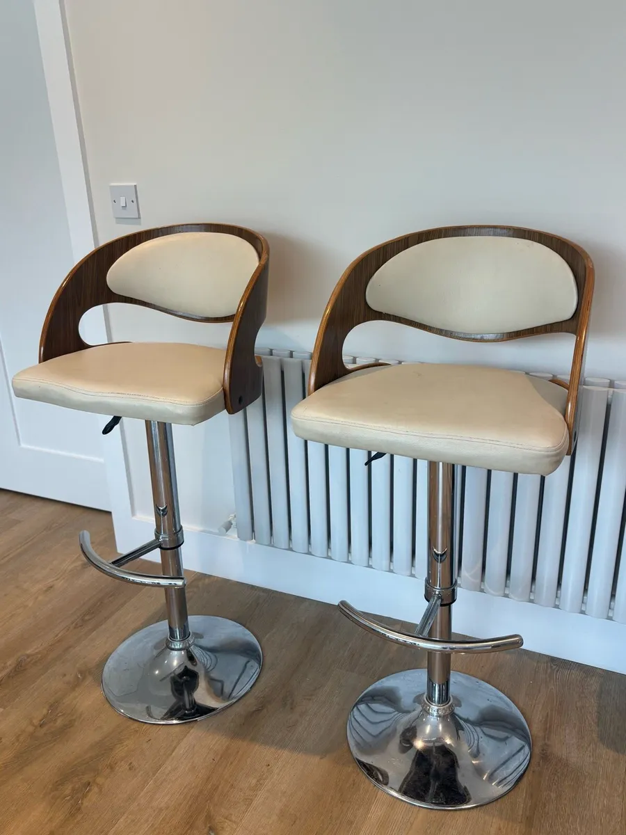Bar stools - Image 1