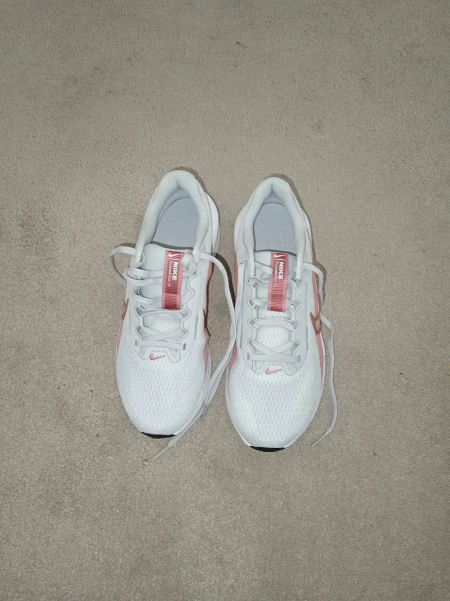 Women nike downshifter 13(size us 10) new - Image 4