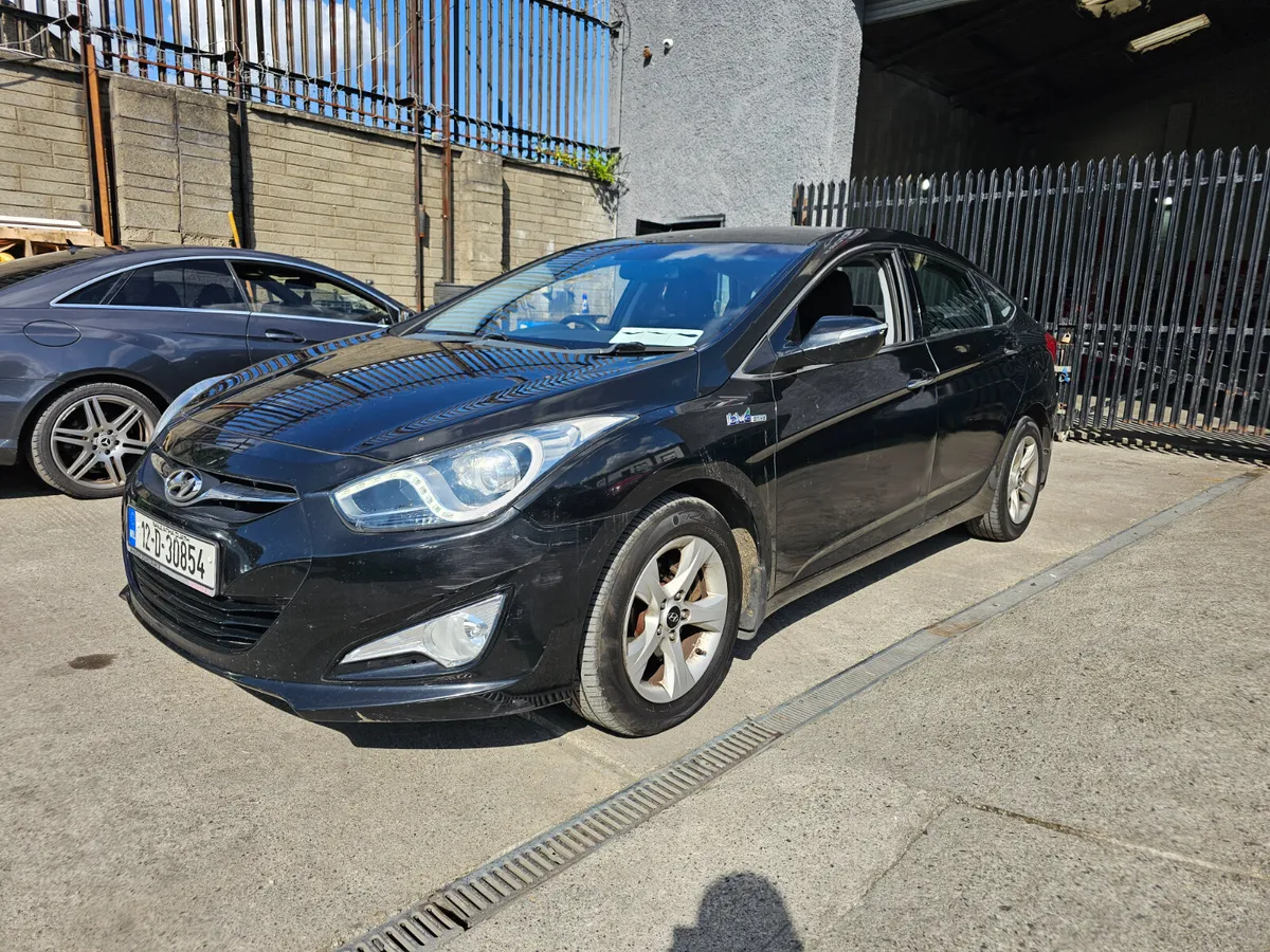 2012 Hyundai i40 only 165km nct & taxed - Image 3