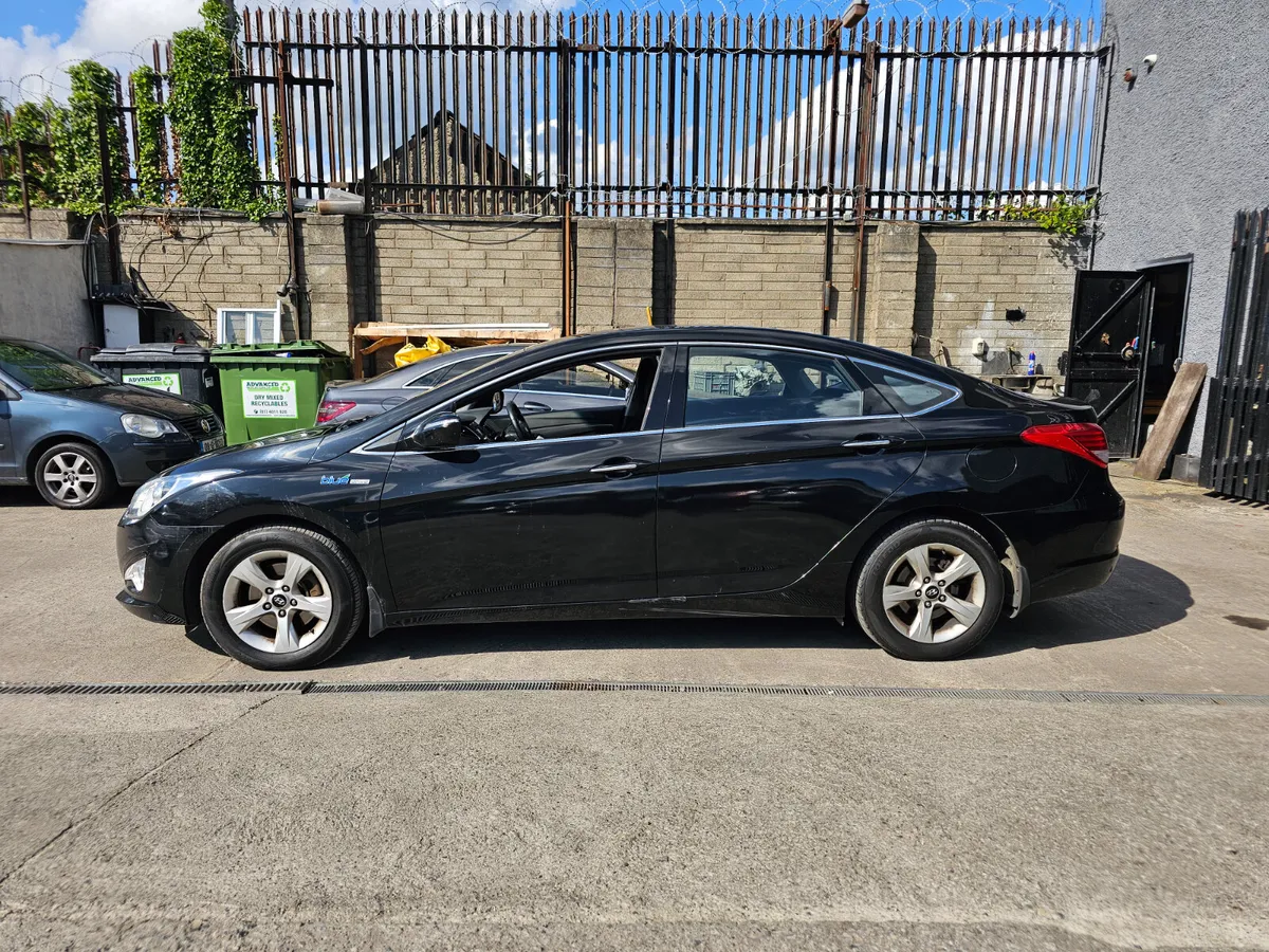 2012 Hyundai i40 only 165km nct & taxed - Image 4