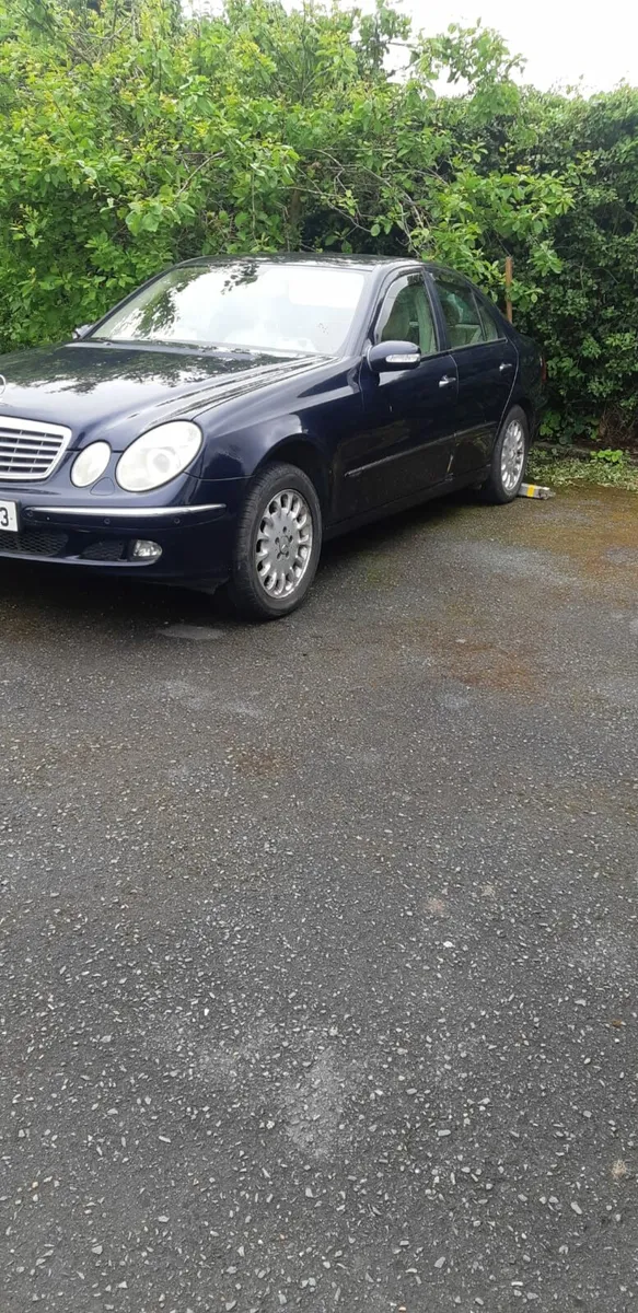 2005 mercedes  e200 - Image 1