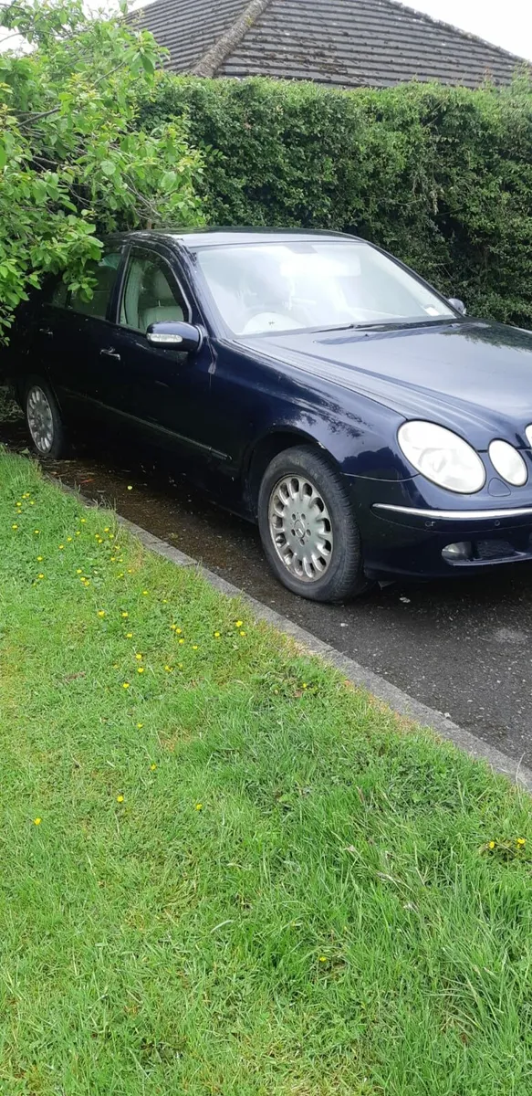 2005 mercedes  e200 - Image 2