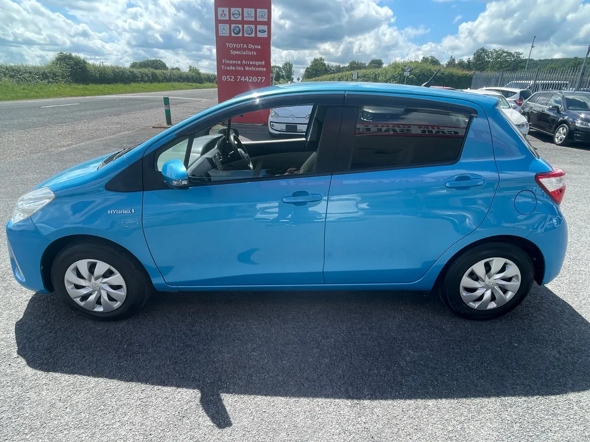 2017-1 Toyota Yaris - Image 4