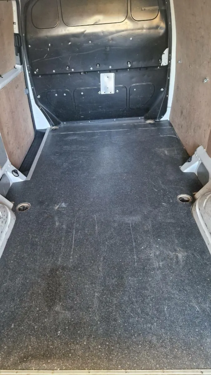 Volswagen Transporter - Image 4