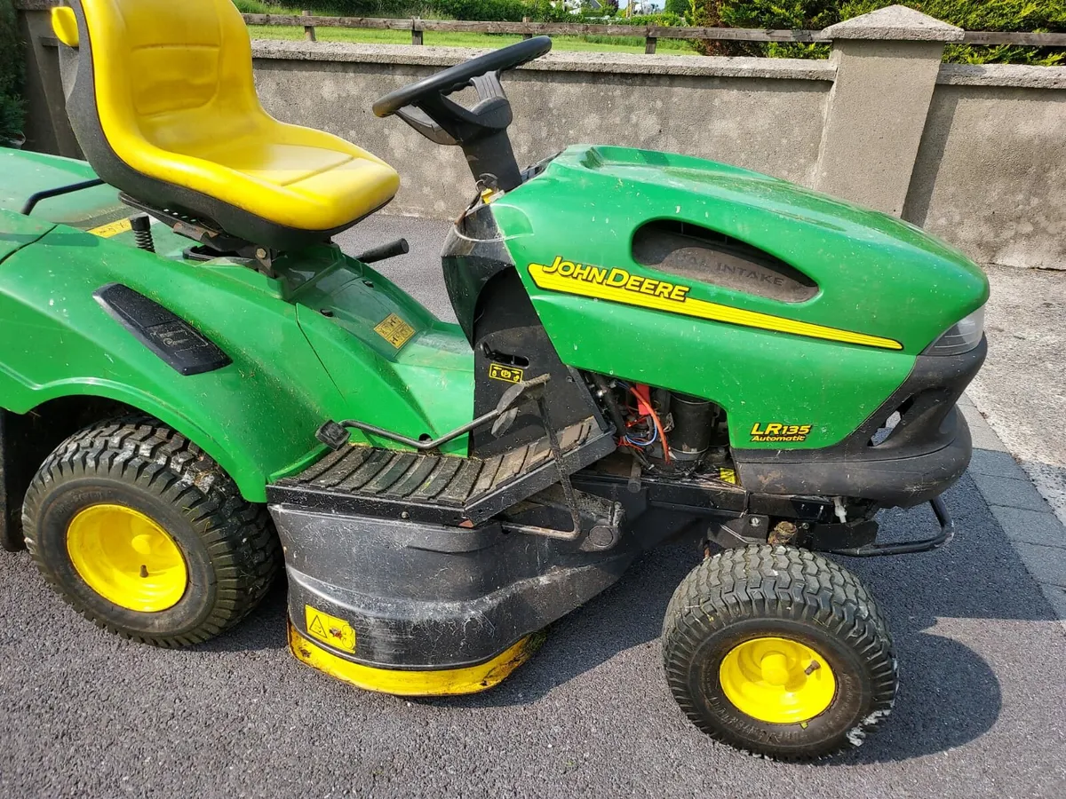 John Deere LR135 - Image 1