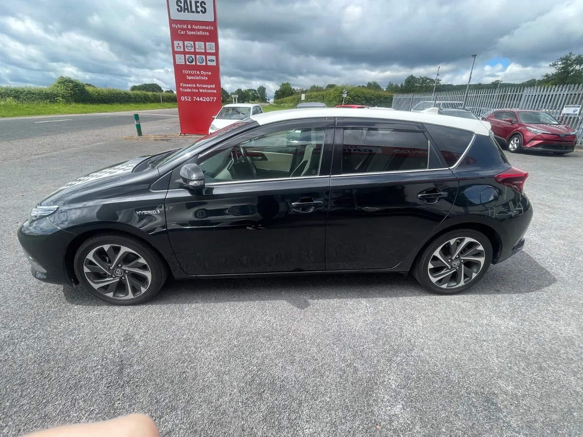 2016-2 Toyota Auris - Image 4