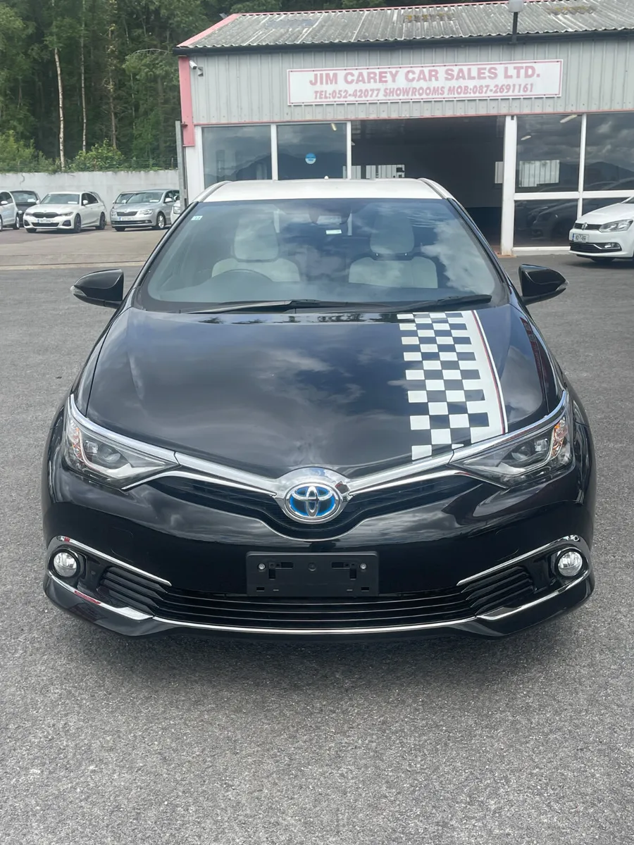 2016-2 Toyota Auris - Image 2