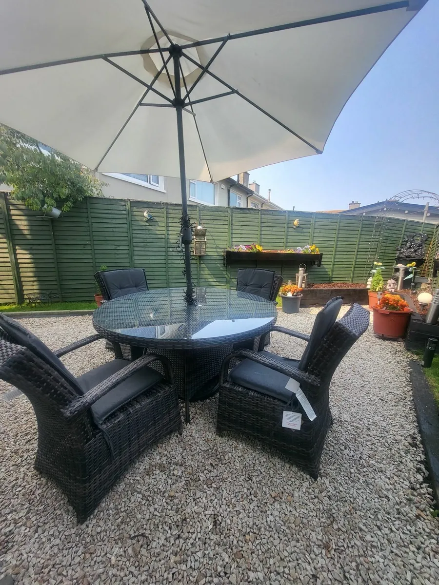 Garden table and chairs - Image 2