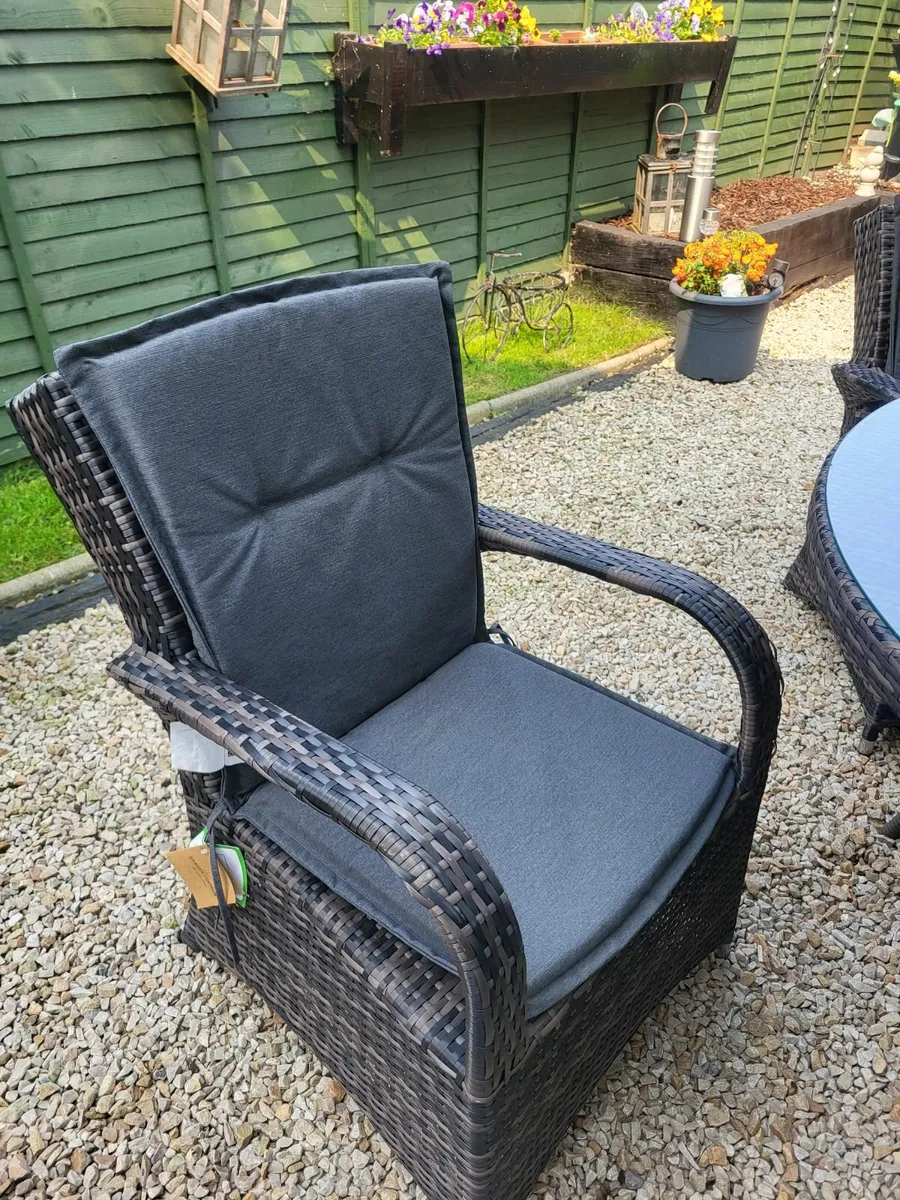 Garden table and chairs - Image 3