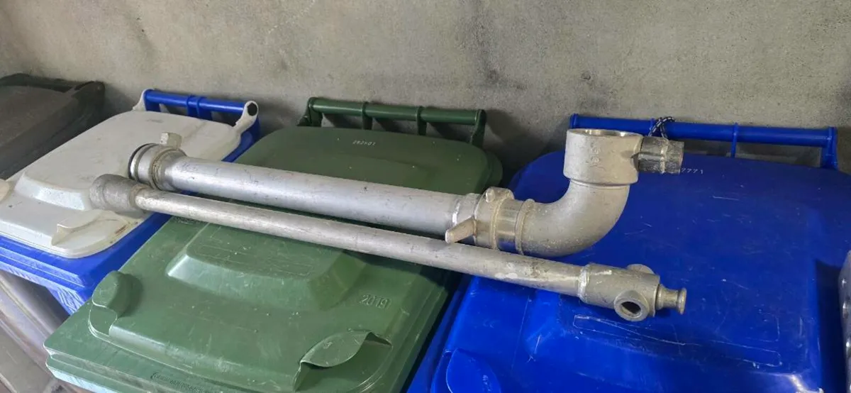 Water hydrant pipe and bar set - Image 1