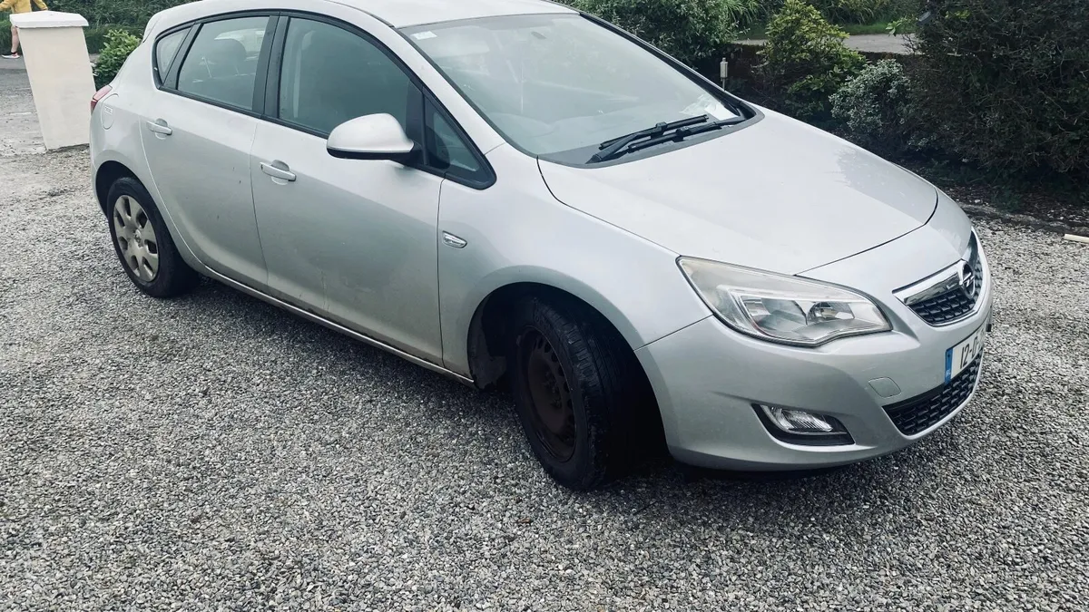 Opel Astra 2012 - Image 4