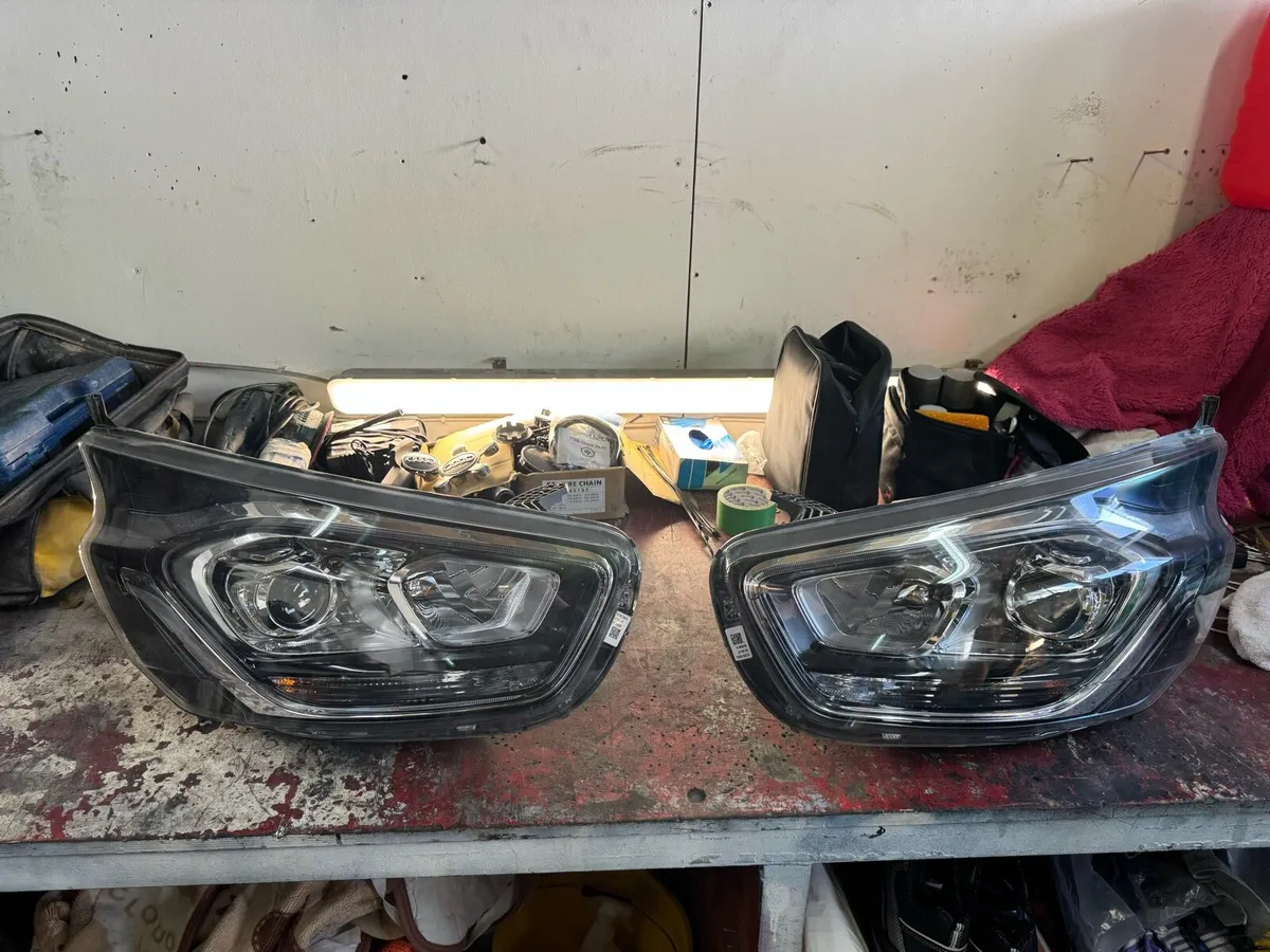 Ford transit custom headlight 2018-2023 - Image 1
