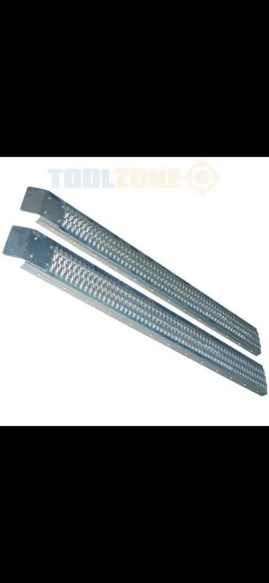 Trailer loading ramps
