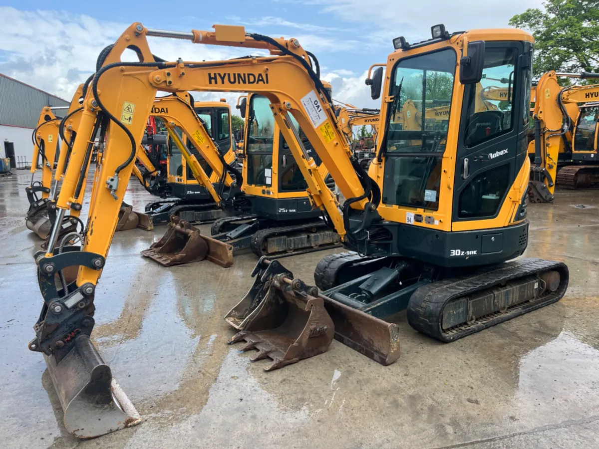 2021 Hyundai  R30Z-9AK - Image 2