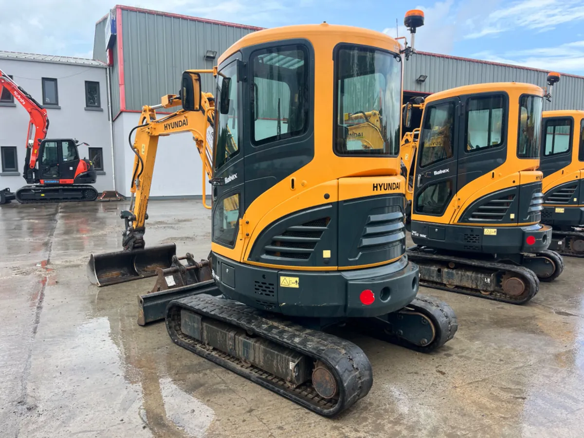 2021 Hyundai  R30Z-9AK - Image 3
