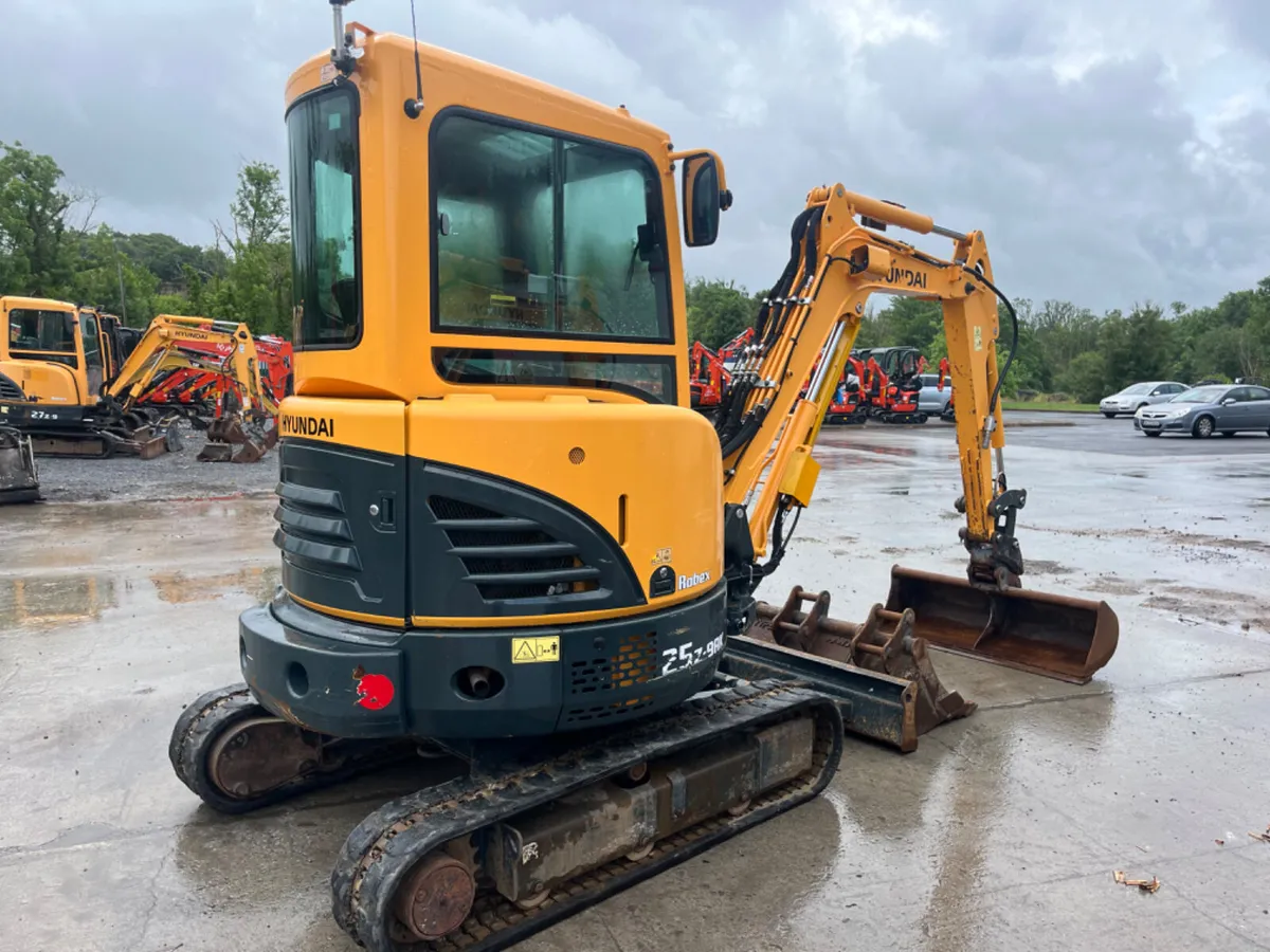 2021 Hyundai R25Z-9AK - Image 4