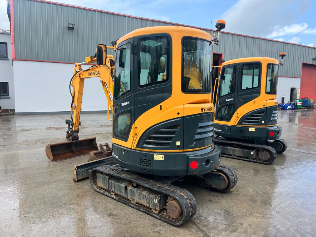 2021 Hyundai R25Z-9AK - Image 3