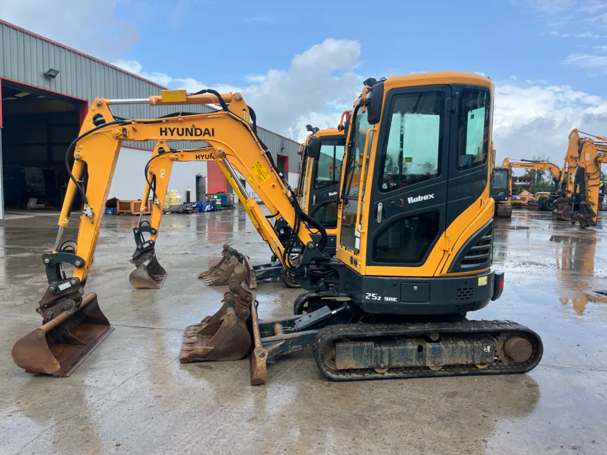 2021 Hyundai R25Z-9AK - Image 1
