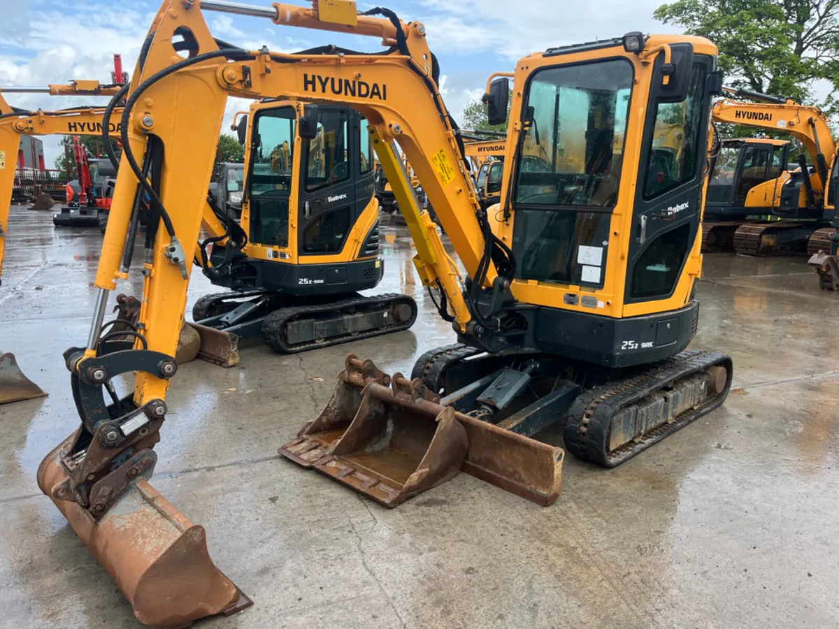 2021 Hyundai R25Z-9AK - Image 2