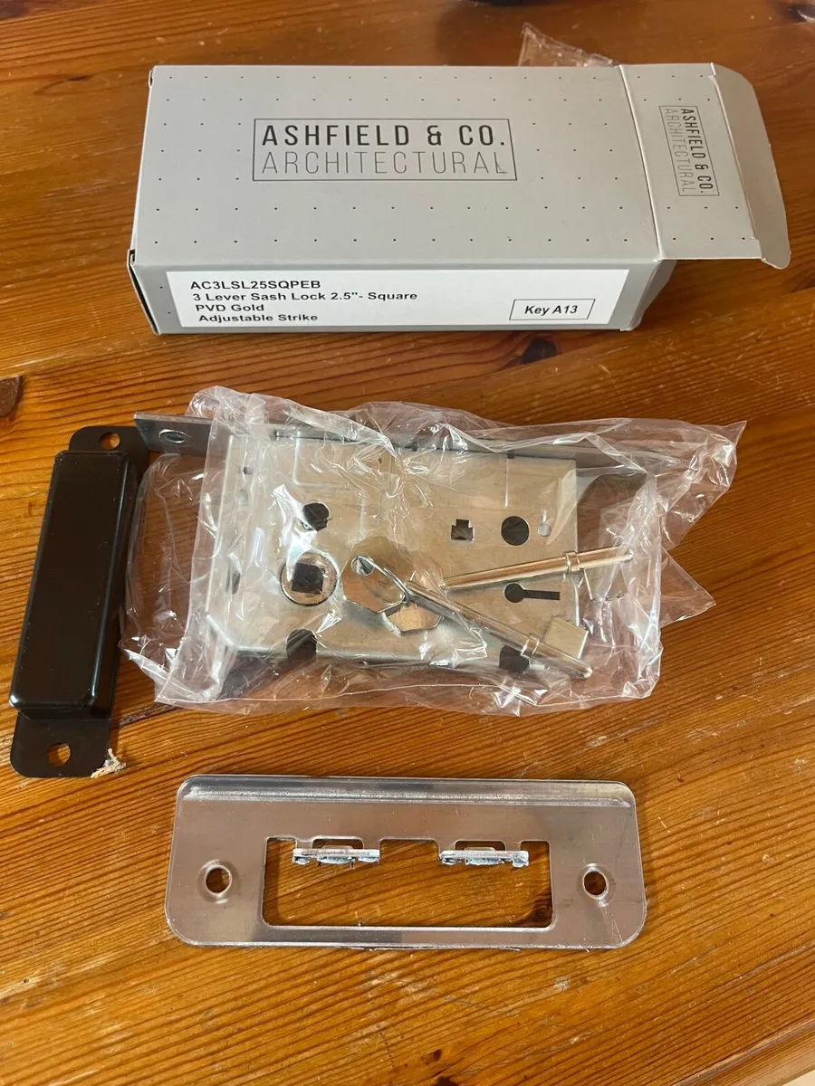 Door Hinges. quality brass plus latches - Image 2