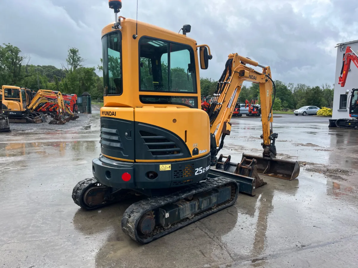 2021 Hyundai R25Z-9AK - Image 4