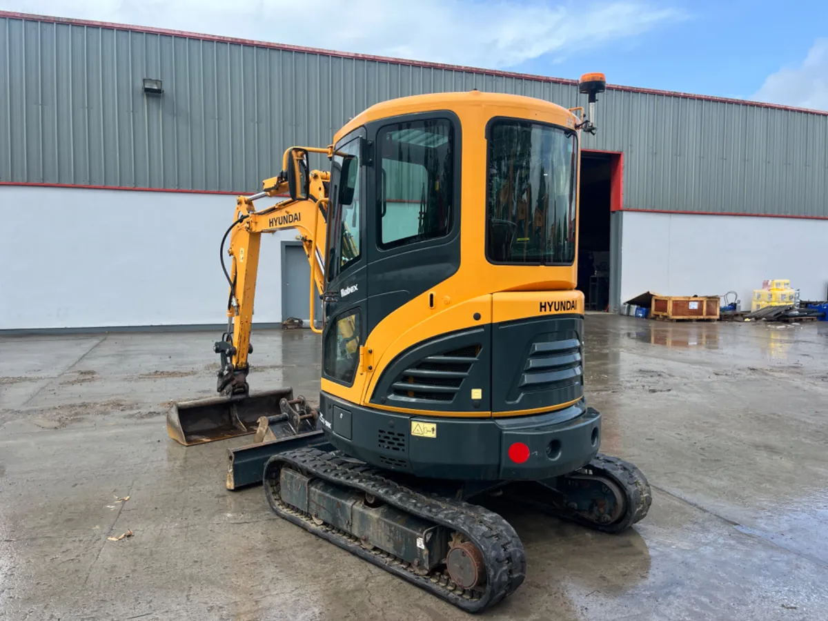 2021 Hyundai R25Z-9AK - Image 3