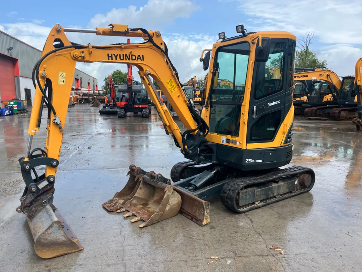 2021 Hyundai R25Z-9AK - Image 2