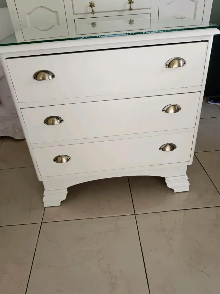 Chest of drawers - Image 2