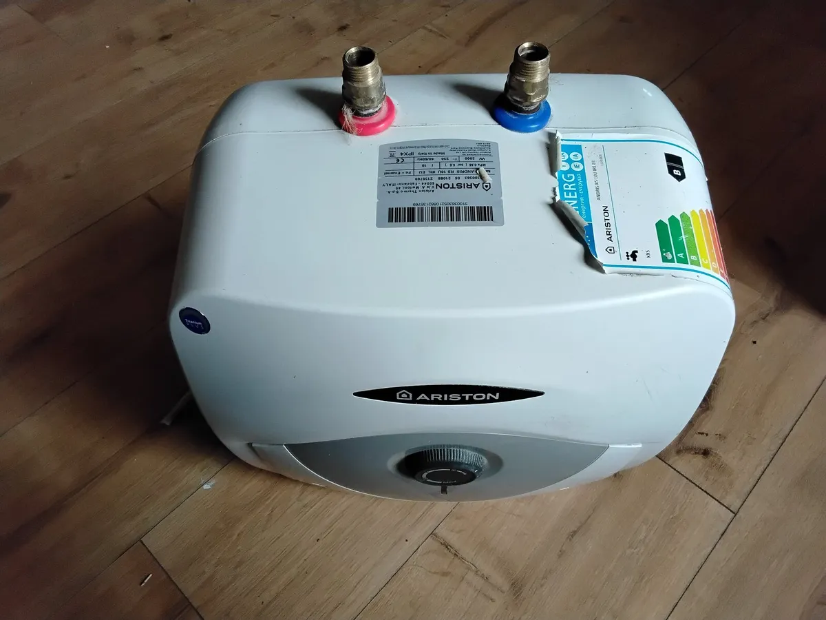 Water heater - Image 1