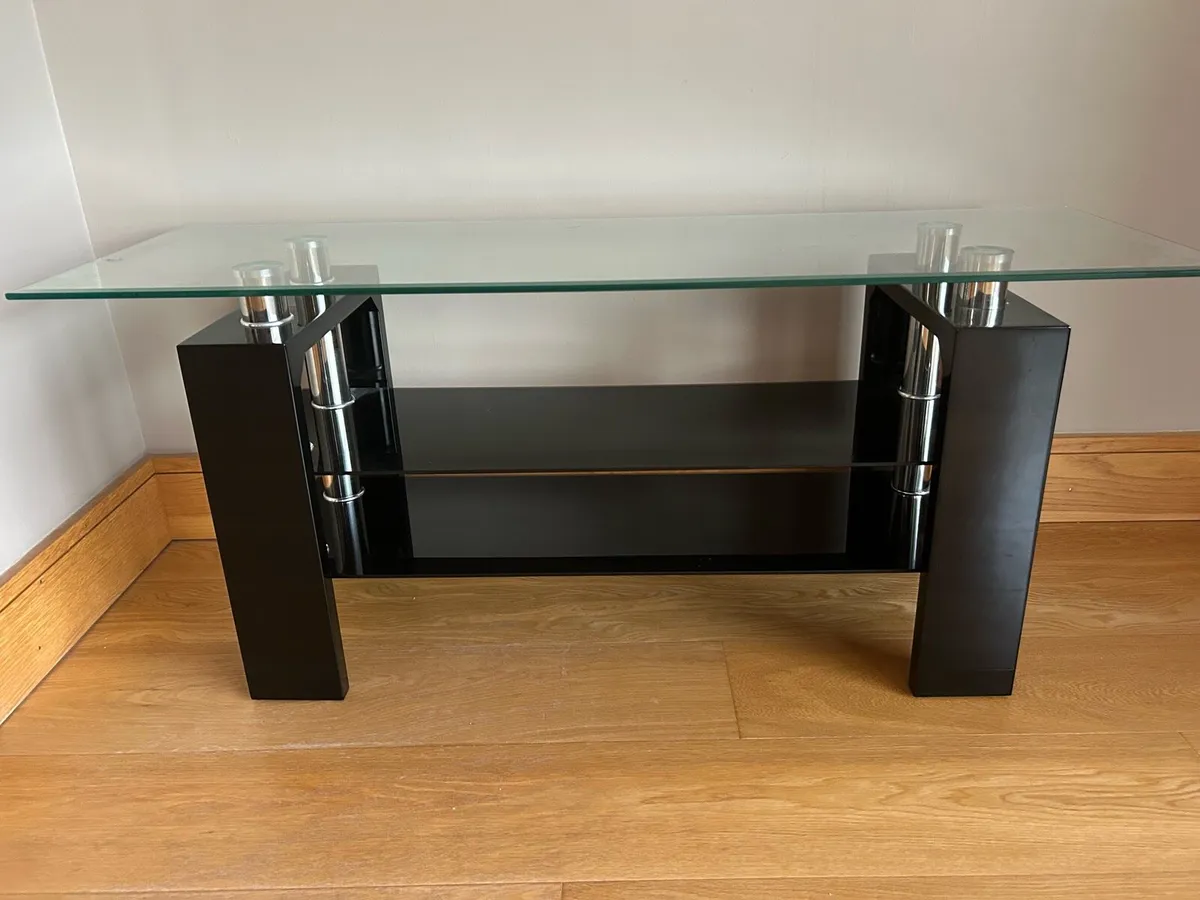 TV stand - Image 1