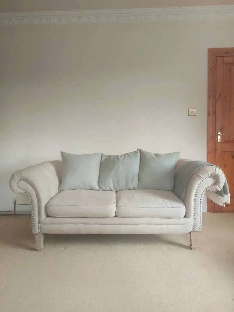 Chesterfield sofas - Image 1