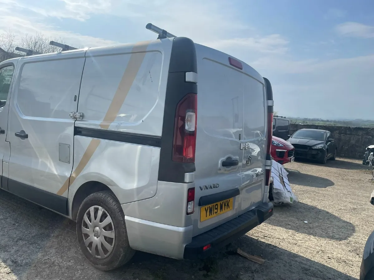 2019 VIVARO CDTI - Image 2