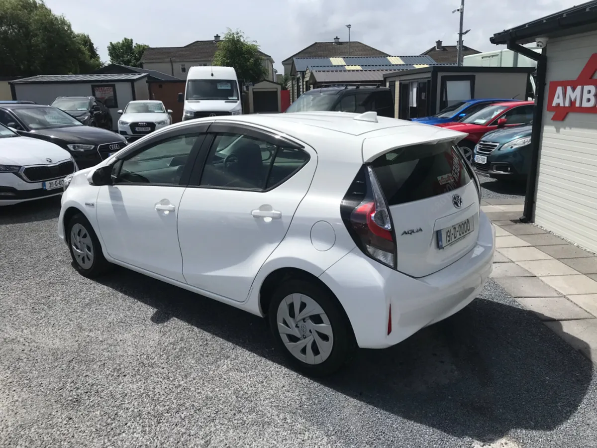 2019 TOYOTA AQUA WHITE AUTO - Image 3