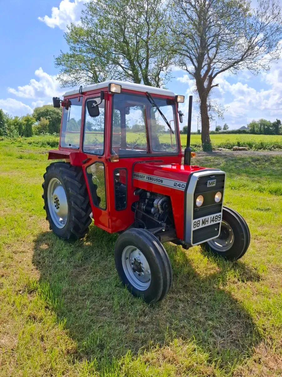 Massey Ferguson 240 - Image 1