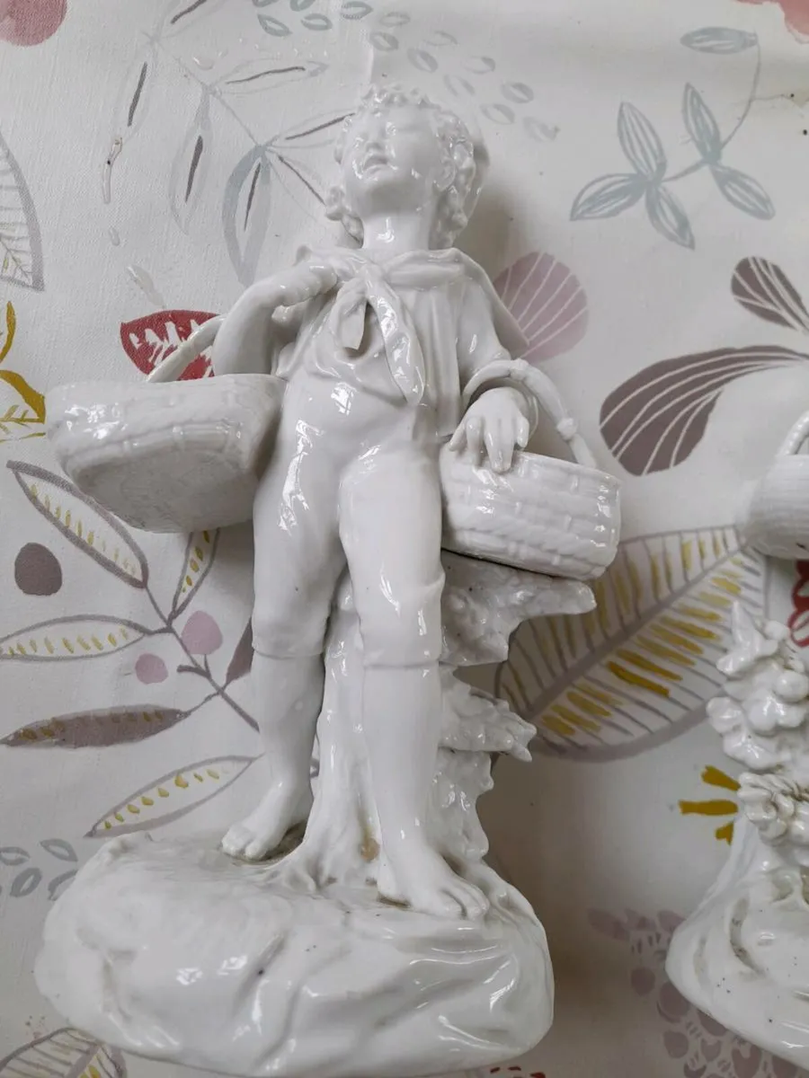 Two small statues - Image 2