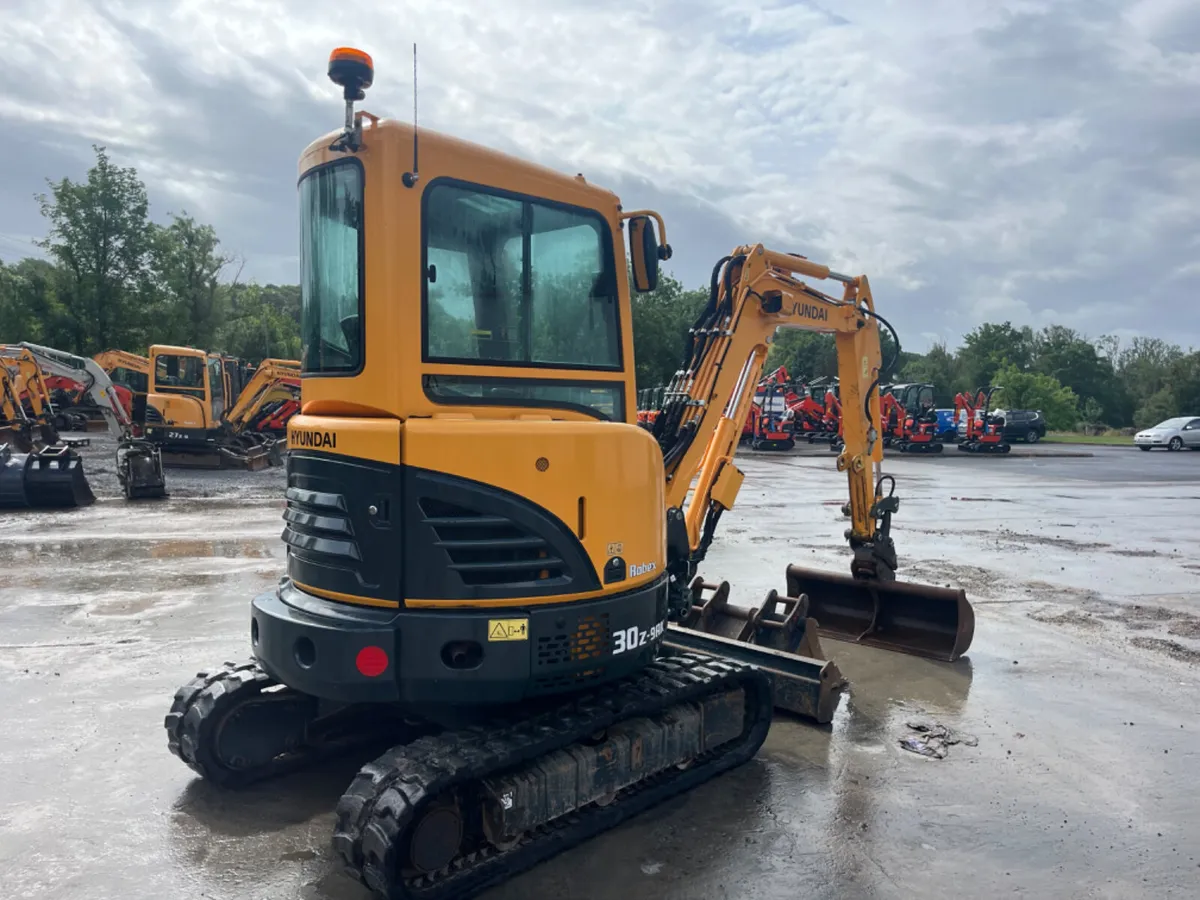 2021 Hyundai R30Z-9AK - Image 4