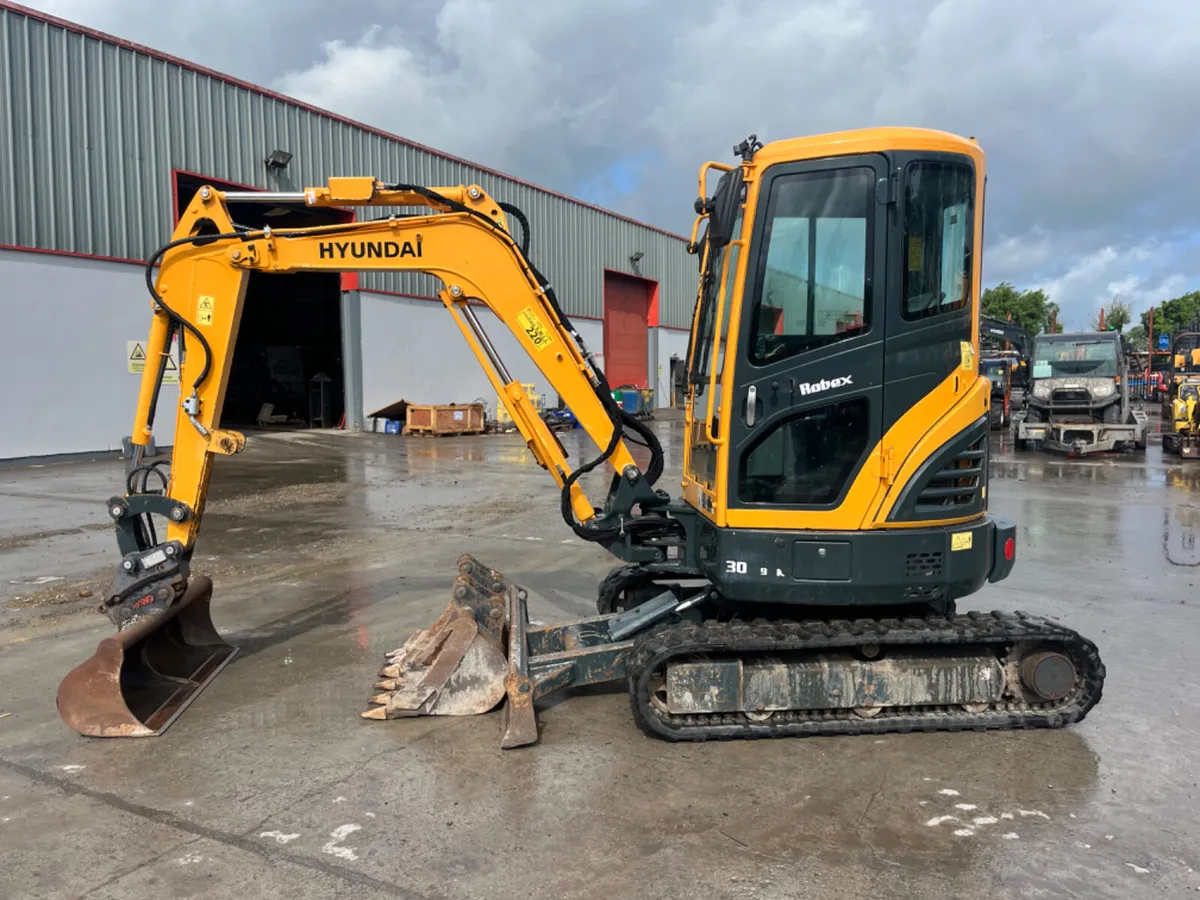 2021 Hyundai R30Z-9AK - Image 1