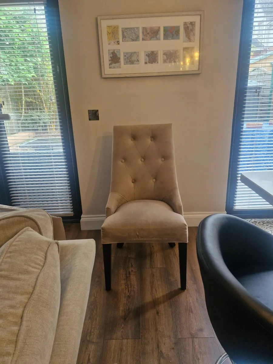 Dining chairs. Coffee table - Image 3
