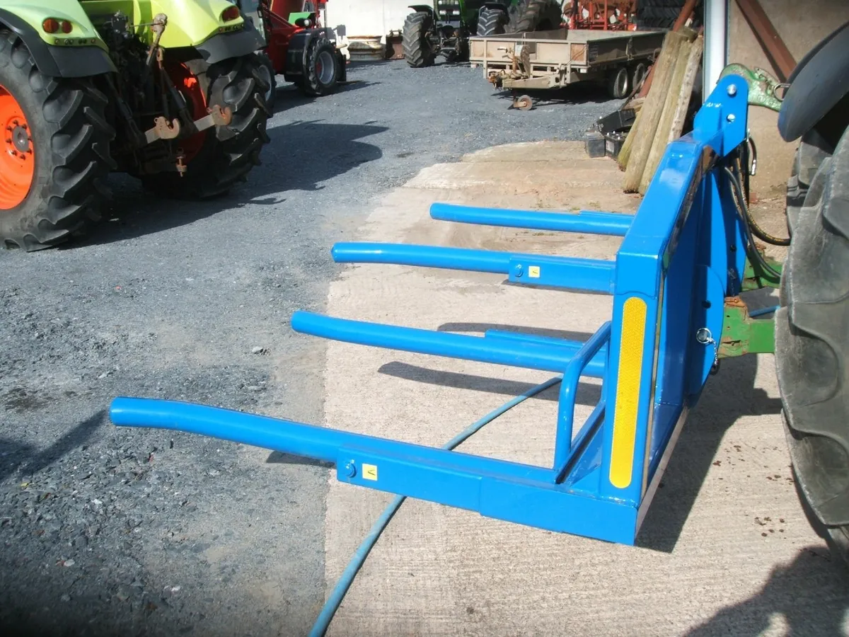 Bale lifter - Image 1