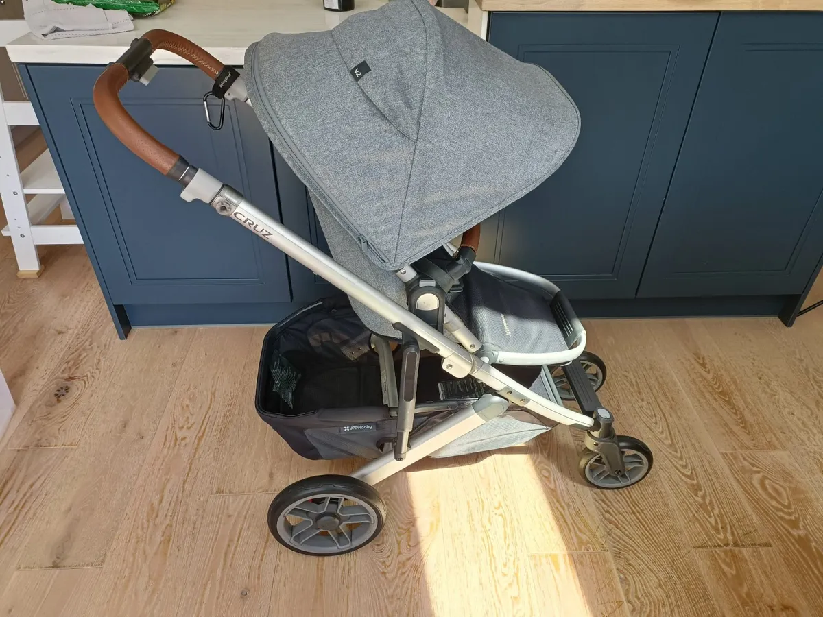 Uppa Baby Cruz with Bassinet and Footmuff - Image 2