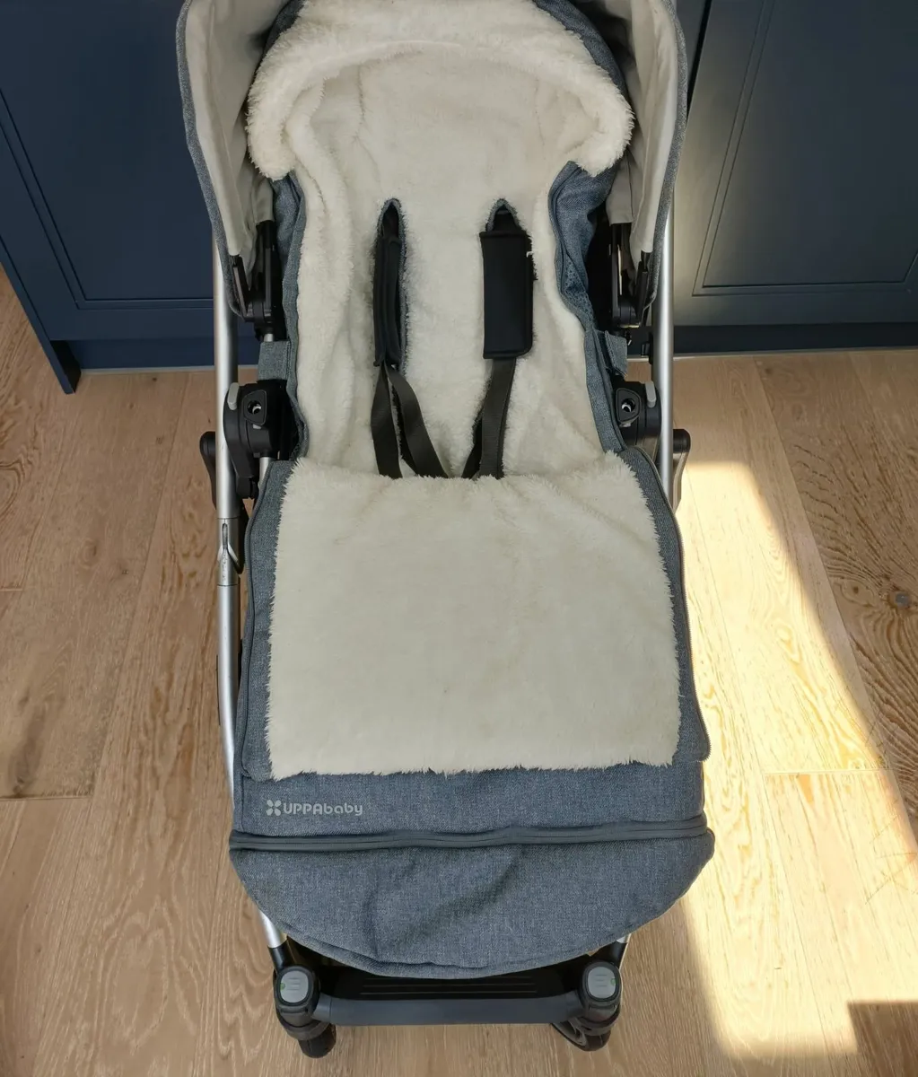 Uppa Baby Cruz with Bassinet and Footmuff - Image 4