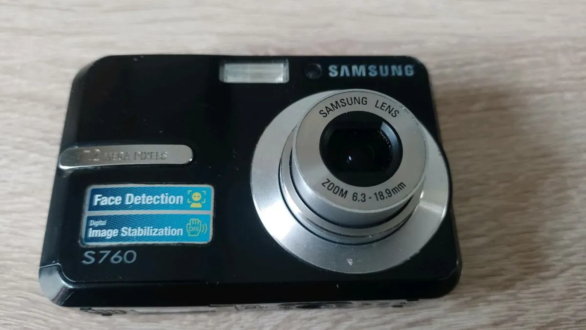 Samsung S760 Digital Camera - Image 1