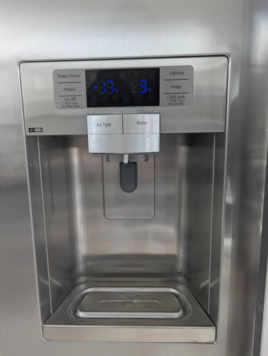 Samsung American Style Fridge-Freezer - Image 4