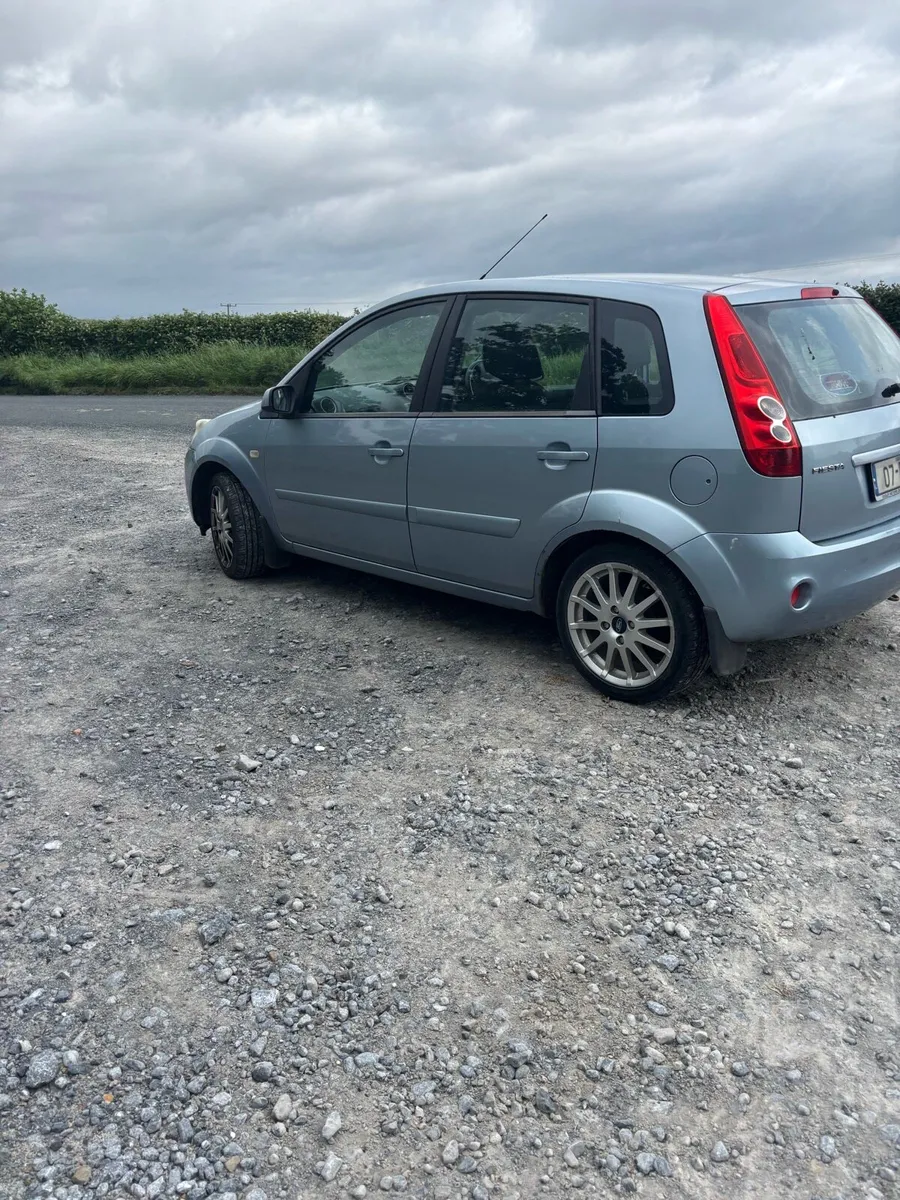 Ford fiesta 07 - Image 4