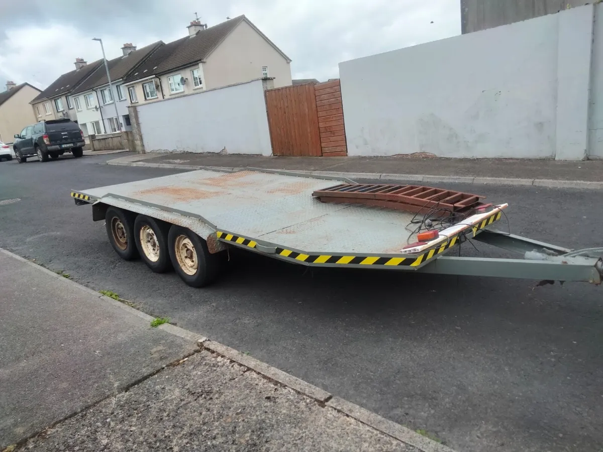 BIG FLATBED 6 WHEELER TRAILER WITH LOADING RAMPS - Image 1