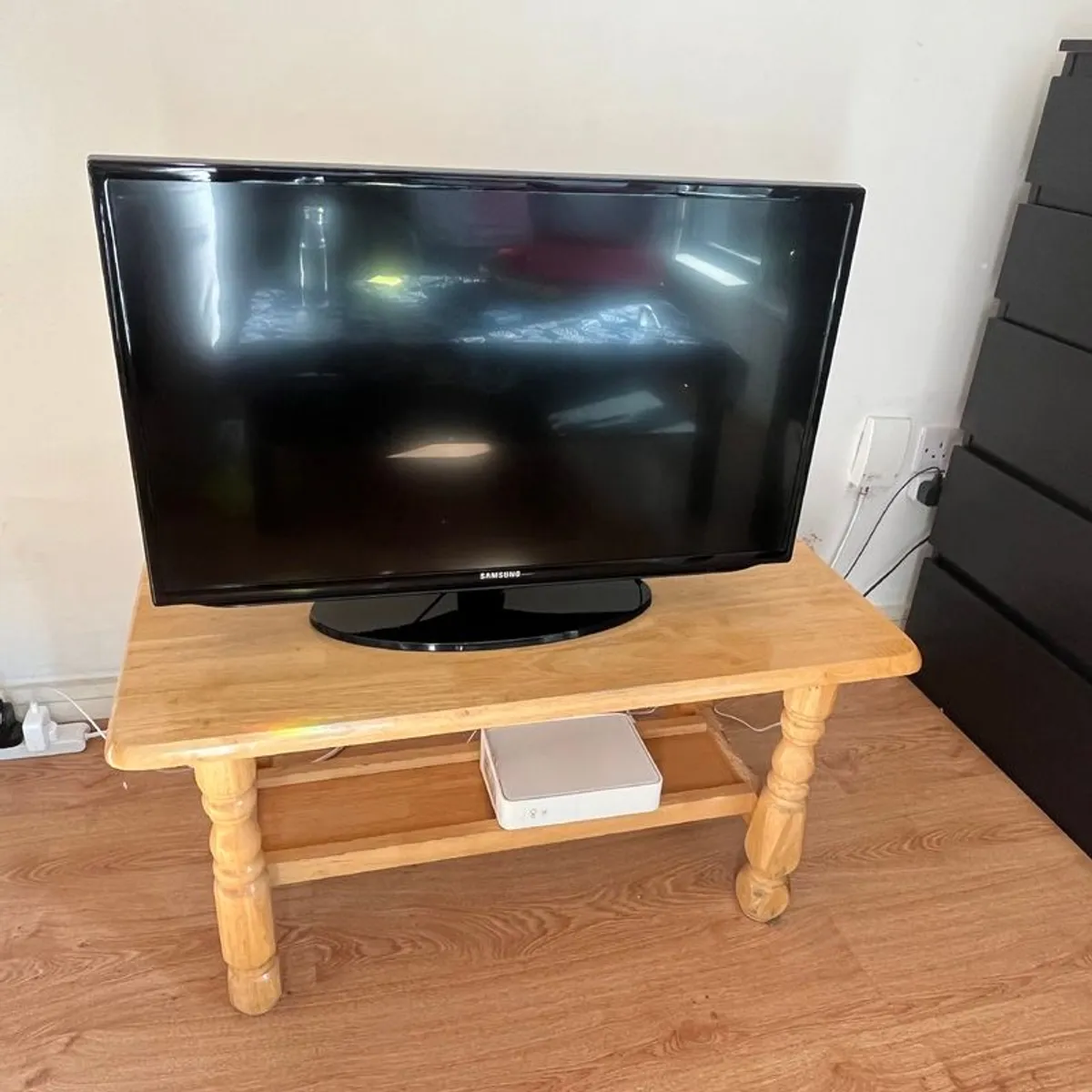 SAMSUNG TV 32" & Google Chromecast - Image 4