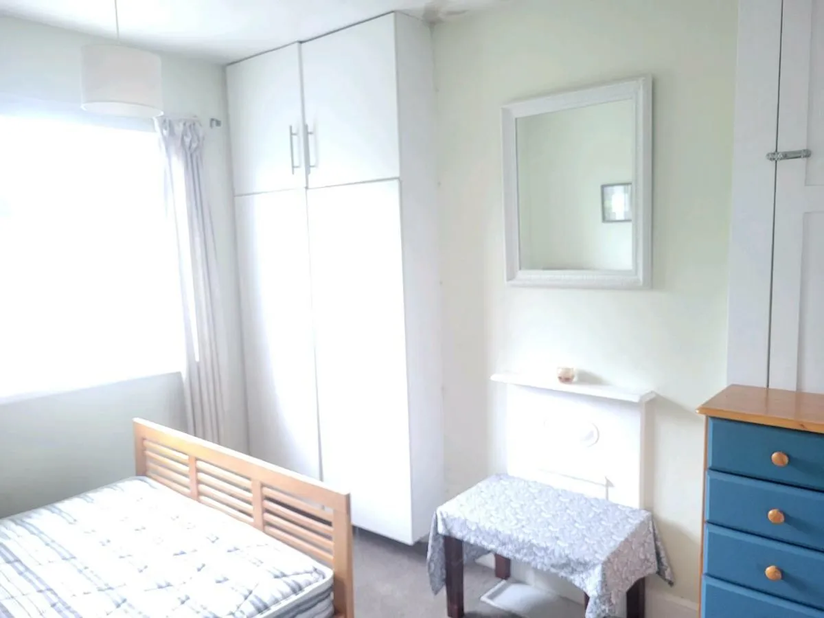 1 double room - Image 1